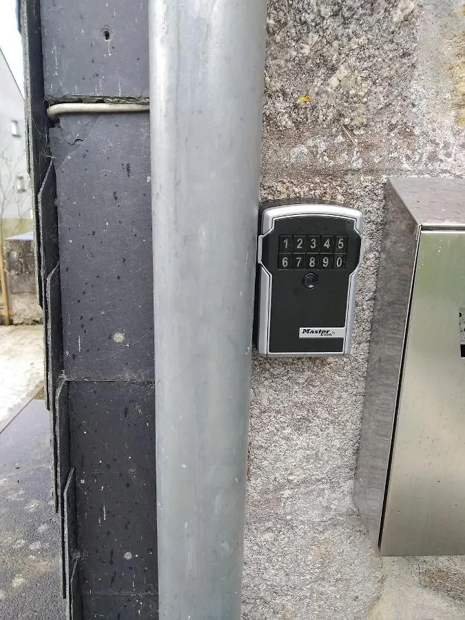 Do Mi Si La Do Re Gite Partage Saint-Carreuc 0*,  フランス