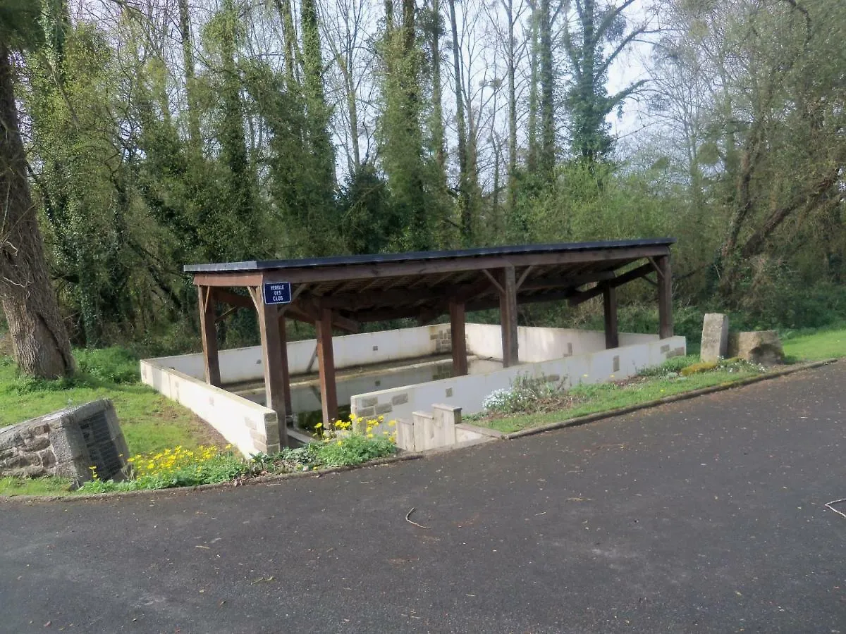Do Mi Si La Do Re Gite Partage Saint-Carreuc 0*,  フランス